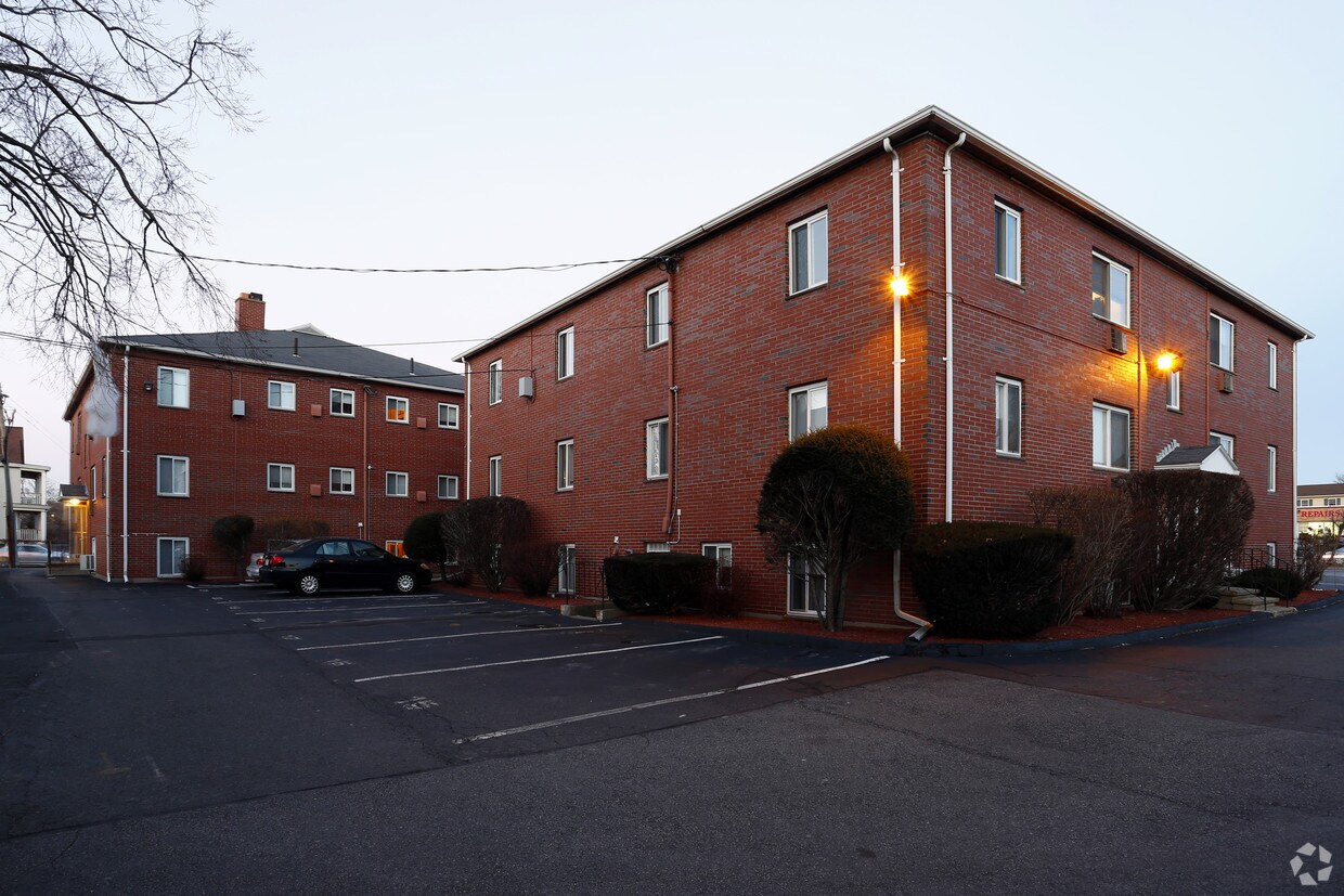 Foto del edificio - 1072-1078 Fellsway