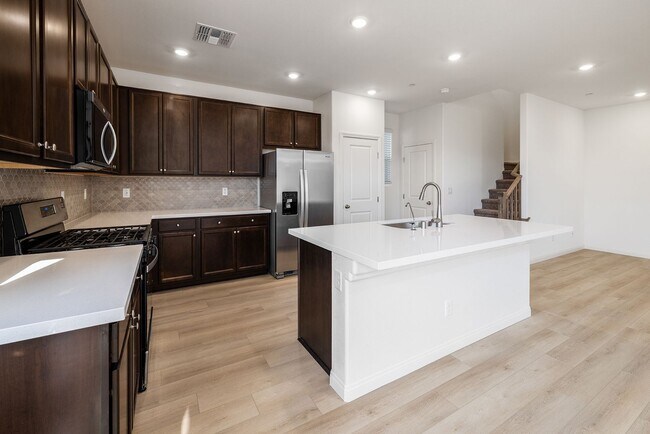 Foto del edificio - Brand New Home in the SW - 4 Bedrooms (One Down) + Loft