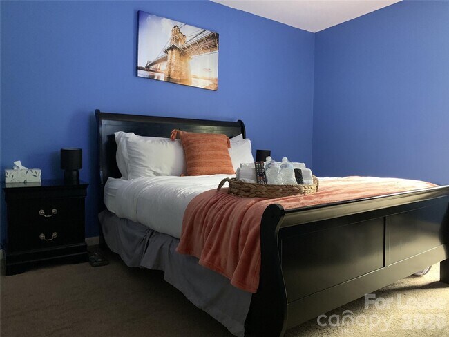 Foto del edificio - 500 Umstead Dr