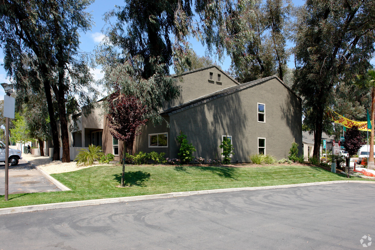 Primary Photo - Summerset Villas