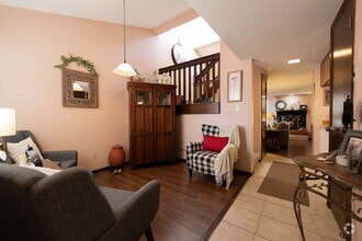 Building Photo - 5200 Villa View Dr
