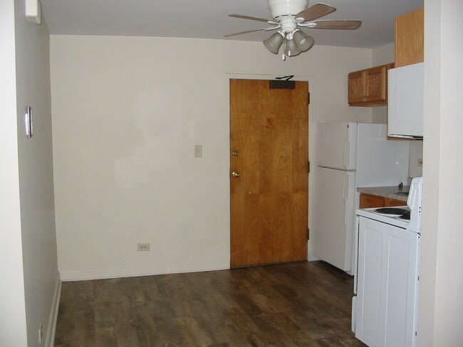 Building Photo - 1105 College Ave