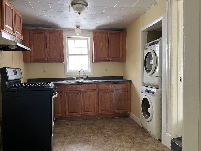 Building Photo - 683 State St