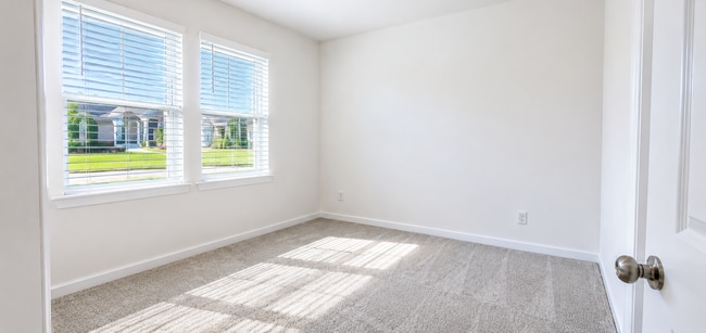 Building Photo - 430 Rowe Way