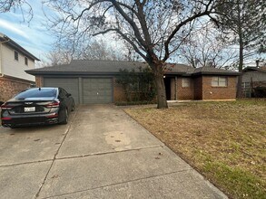 Building Photo - 513 Simmons Dr