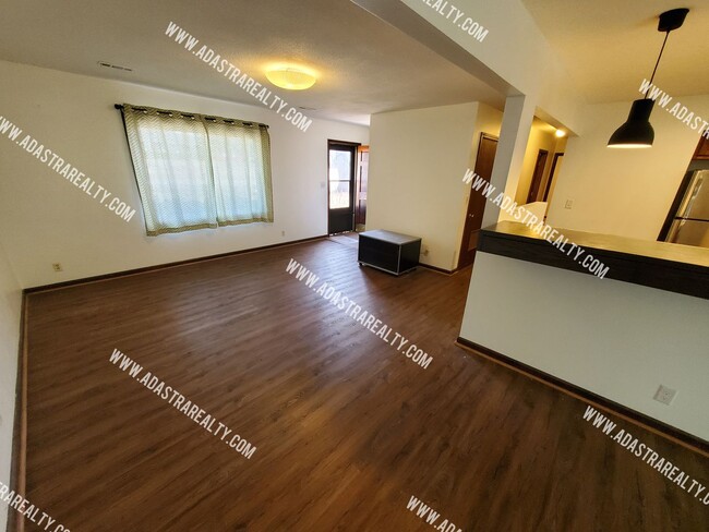 Building Photo - Spacious and Affordable 3 Bed/2 Bath House...