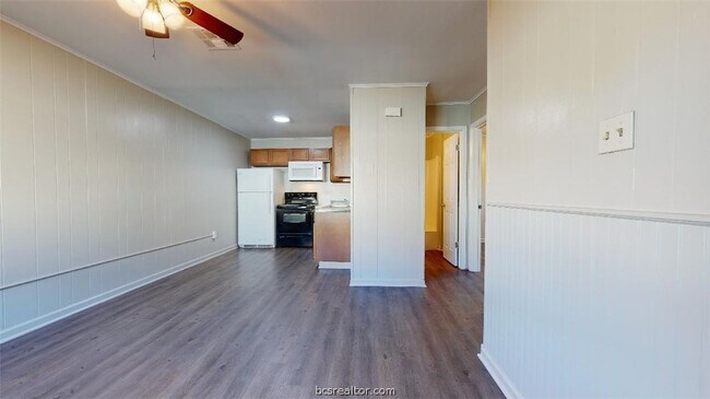 Building Photo - 206 Lynn Dr