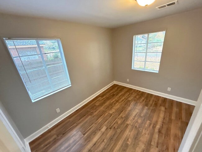 Building Photo - 2389 Scaper St