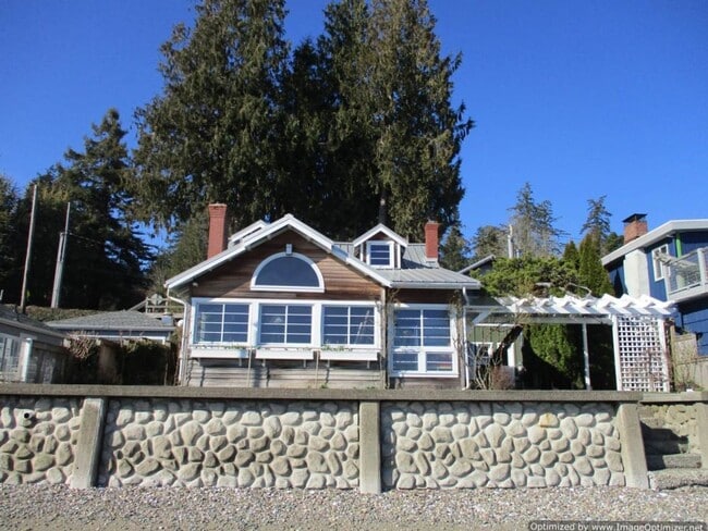 Building Photo - Charming NW Cabin, Waterfront Property – F...