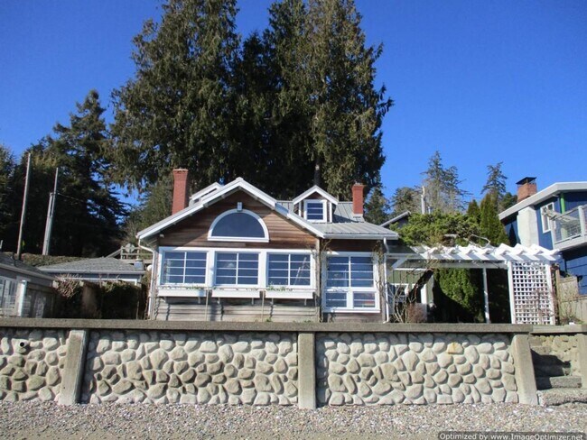 Foto del edificio - Charming NW Cabin, Waterfront Property – F...