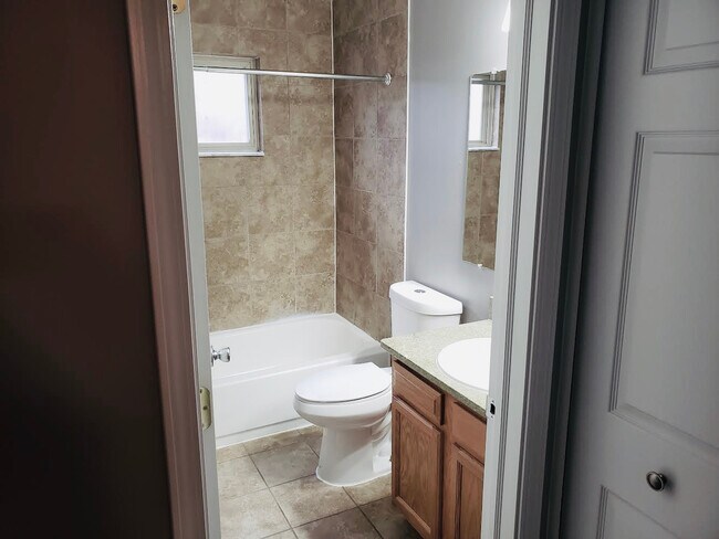Baño - 1215 W Farnum Ave