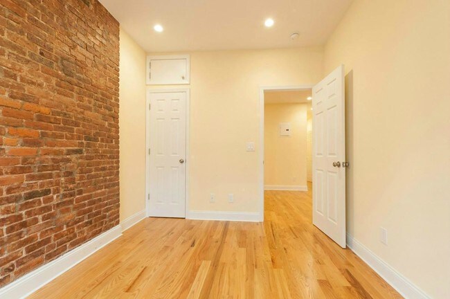 Building Photo - 217 W 115th St