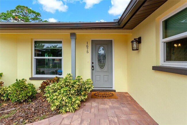 Foto del edificio - 1675 Blakemore Ln