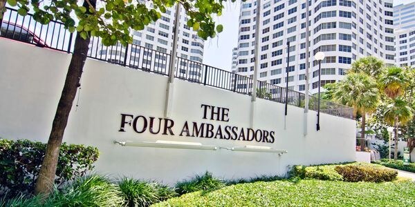 Foto del edificio - 905 Brickell Bay Dr