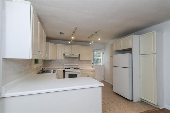 Foto del edificio - 2196 Plymouth Ln