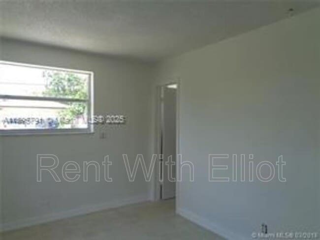 Foto del edificio - 650 S Park Rd