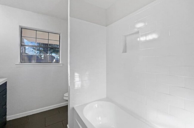 Building Photo - 469 W Fulton St