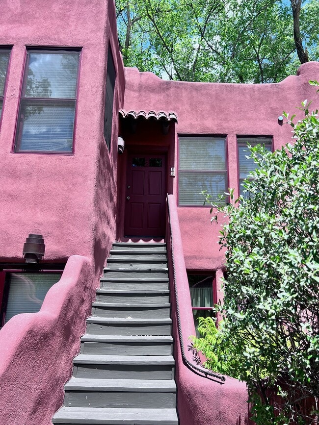 Building Photo - 316 Burch St
