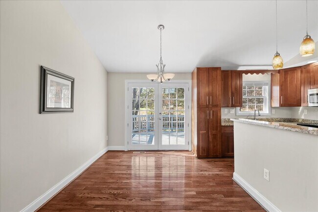 Foto del edificio - Available Now – Renovated 5BR / 3BA Home in Quiet Sterling Cul-de-Sac