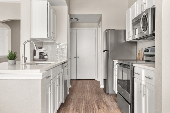 Building Photo - Elan