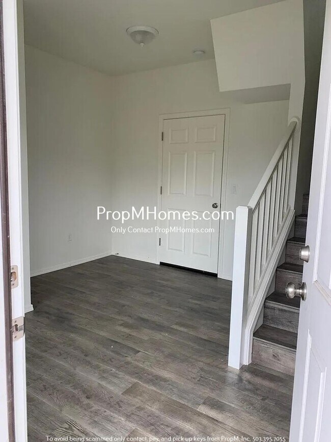 Building Photo - Spacious Three Bedroom Home in McMinnville!