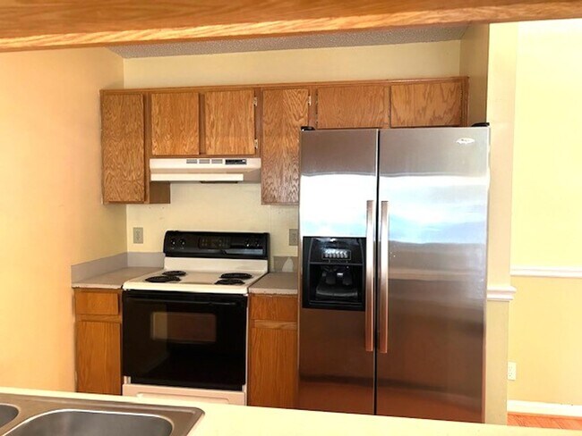 Foto del edificio - Two Bedroom 2 Bath Townhome