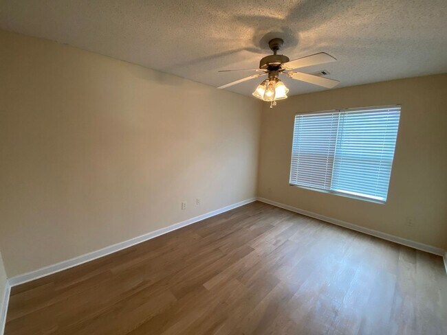 Foto del edificio - AVAILABLE AUGUST 2026!