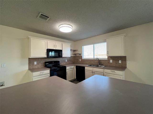 Foto del edificio - 9904 Sparrow Hawk Ln