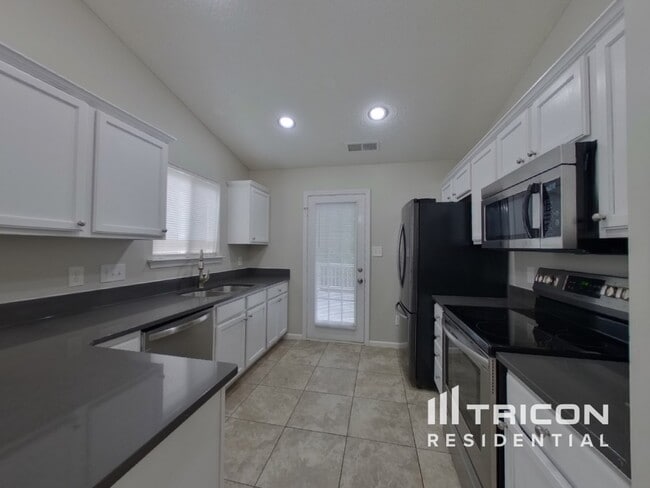 Building Photo - 3027 Salmon River Dr