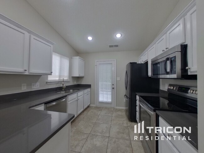 Foto del edificio - 3027 Salmon River Dr