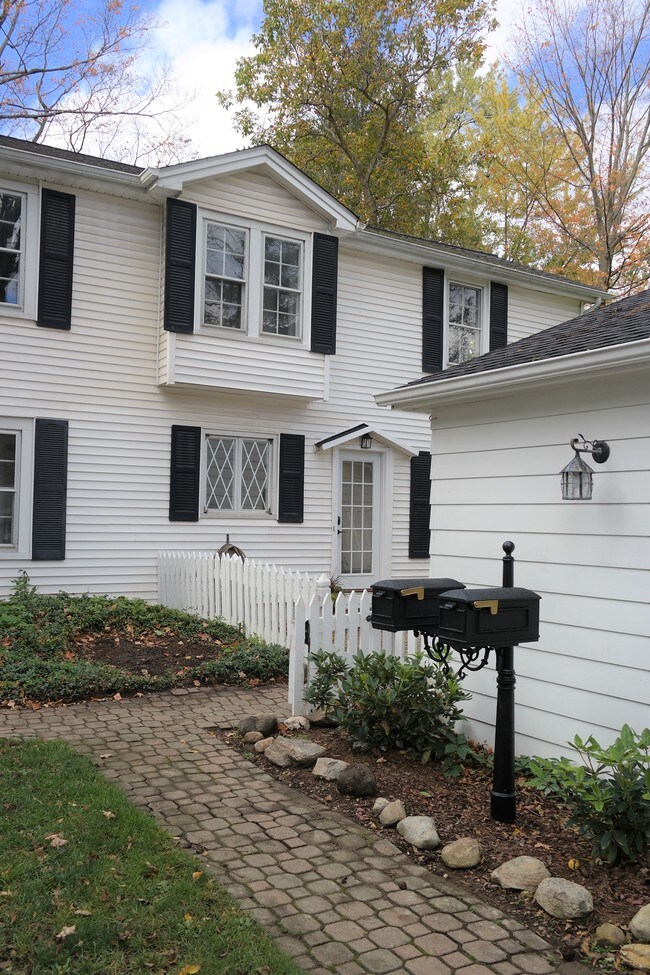 6728 E Quaker St, Orchard Park, NY 14127 Townhouse for Rent in Orchard Park, NY