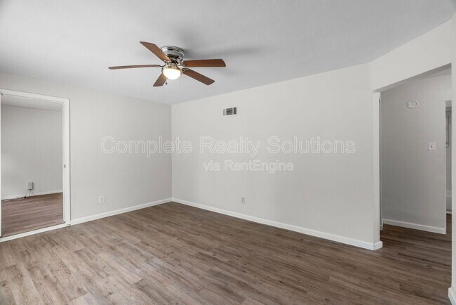 Building Photo - 9724 Dennis Dr