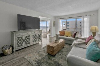 Building Photo - 790 Santa Rosa Blvd