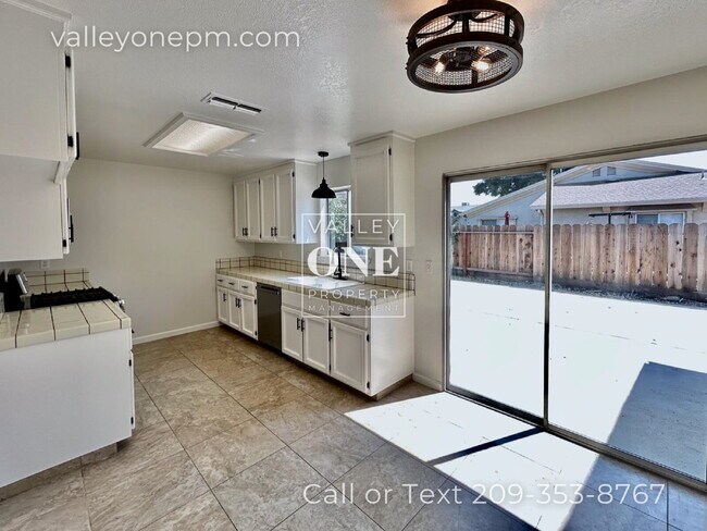 Foto del edificio - Commuter-Friendly 3 Bed, 2 Bath Home on Quiet Cul-De-Sac