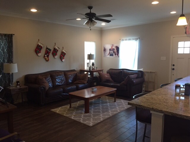 Building Photo - 1115 Oney Hervey Dr