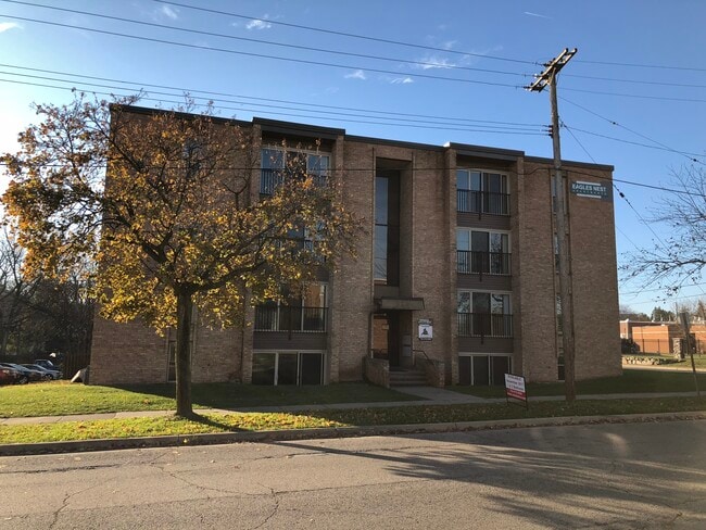 Building Photo - 329 Jarvis St