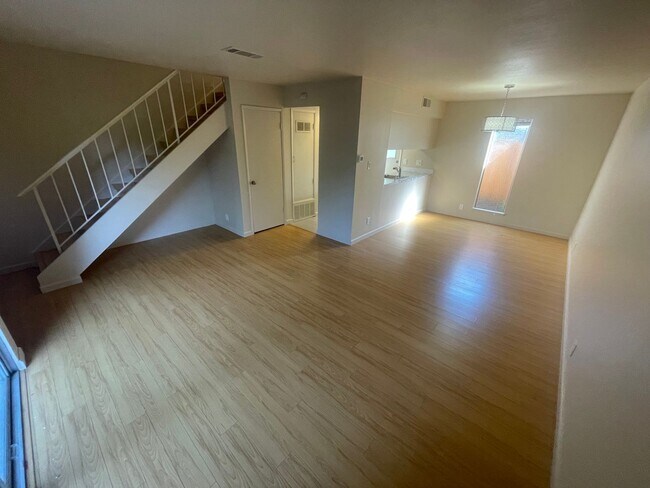 Building Photo - $2450 / BEAUTIFULLY REMODELED 2 BEDROOM CO...