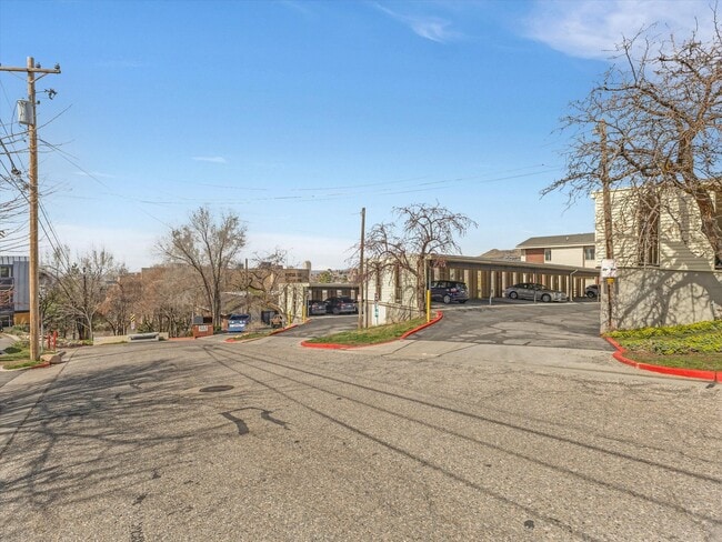 Building Photo - 1032 E 400 S