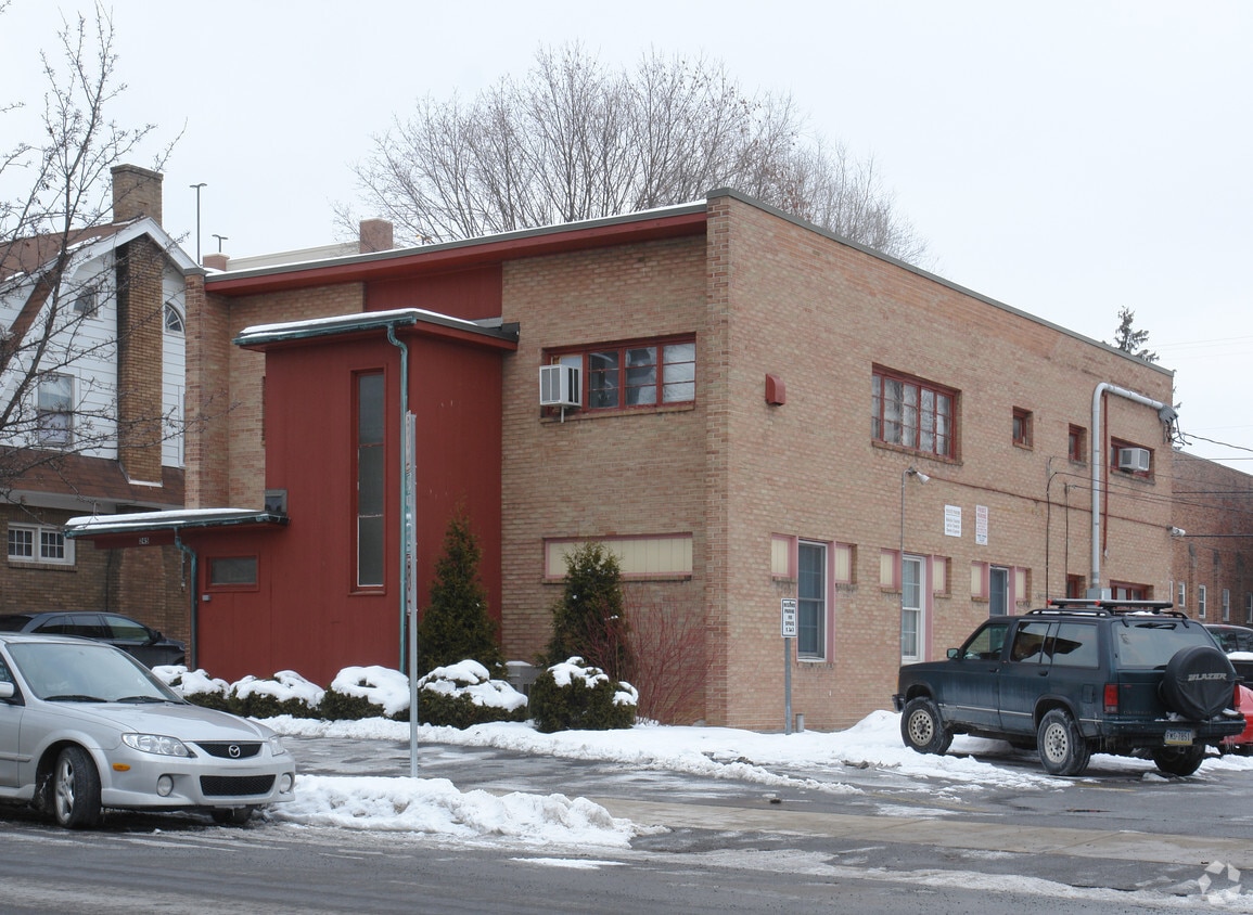 Primary Photo - 245 S Burrowes St