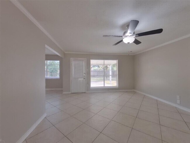 Foto del edificio - 8106 Shady Grove Dr
