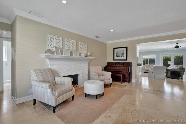 Building Photo - 248 Codrington Dr
