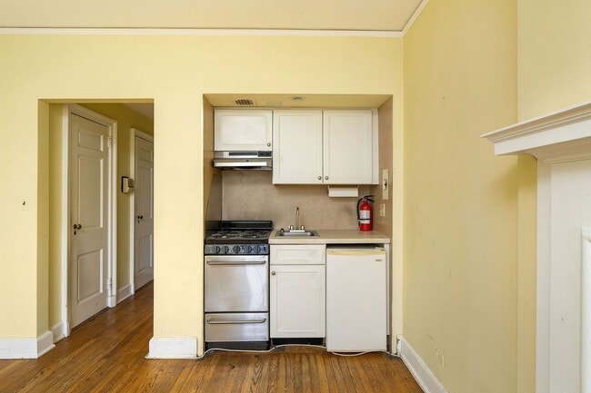 Building Photo - 44 Nassau St