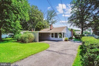 Building Photo - 3135 Manor Rd