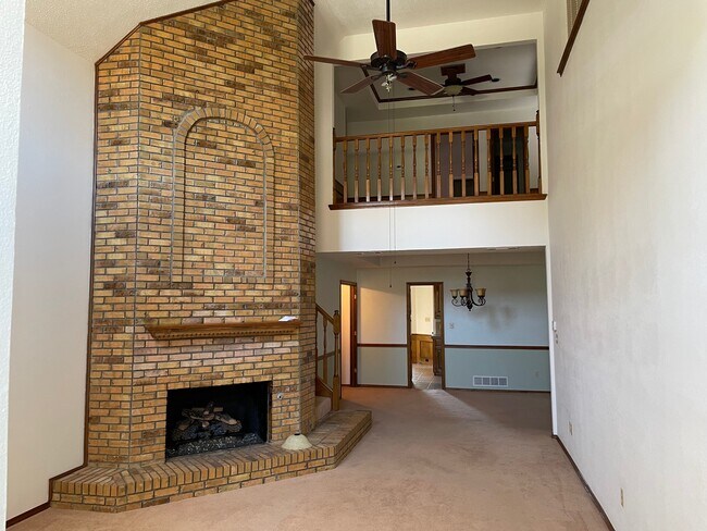 Building Photo - 3016 Jomar Dr