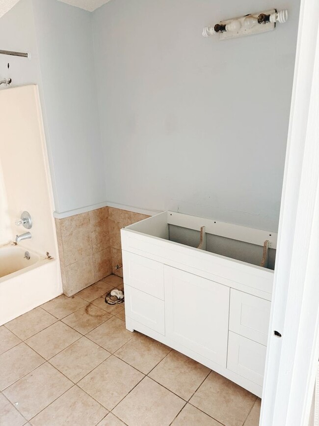 Building Photo - 525 St Andrew St