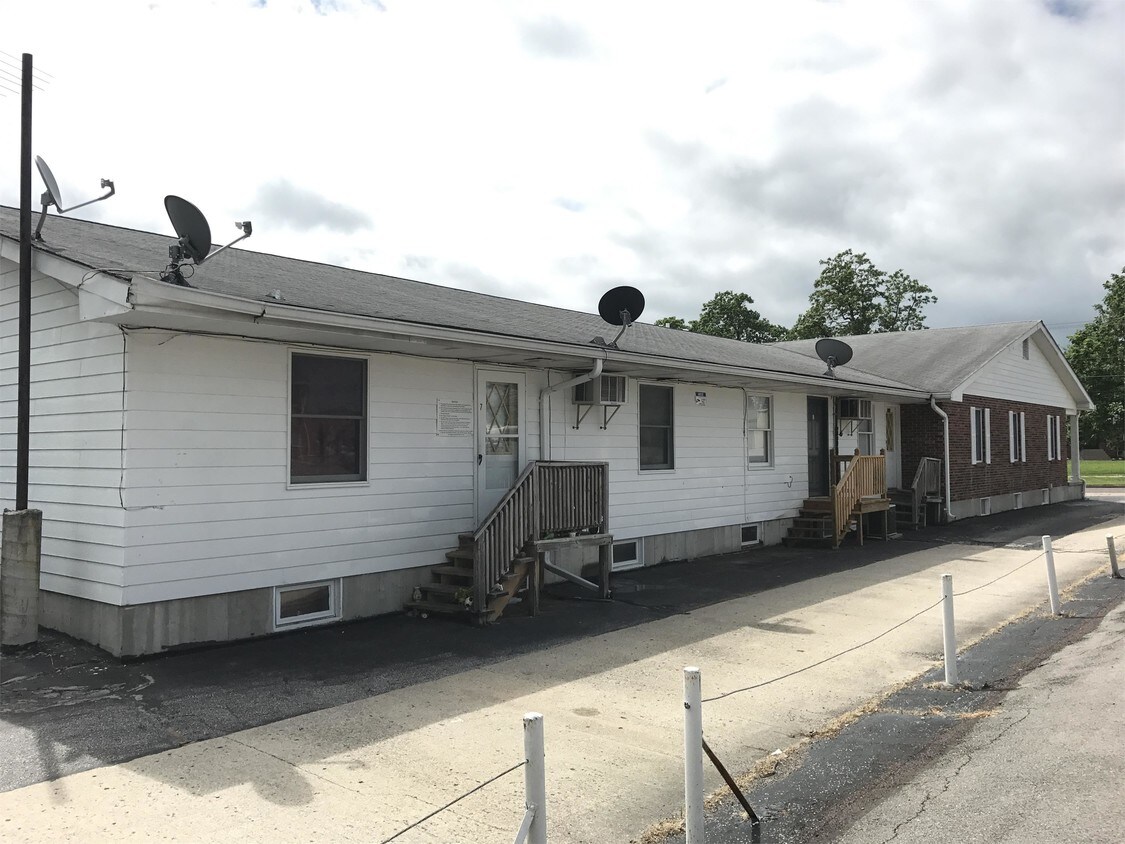 709 E Main St Unit 8, Warrenton, MO 63383 Room for Rent in Warrenton