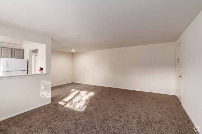 1 habitación, 1 baño - 750 pies cuadrados - Sala de estar - Landon Court