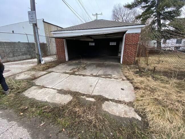 Building Photo - Beautiful 2 bedroom 1.5 bath - $1095/mo