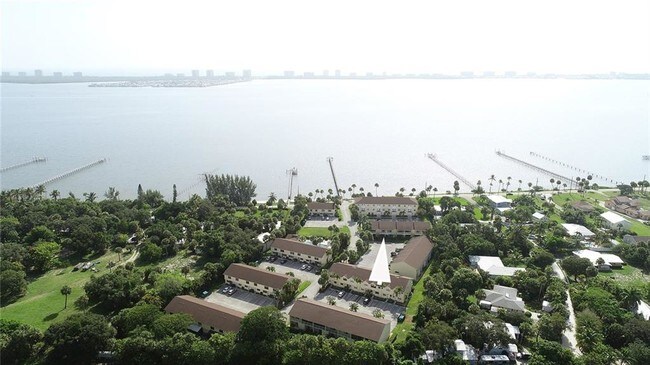 Building Photo - 13521 S Indian River Dr