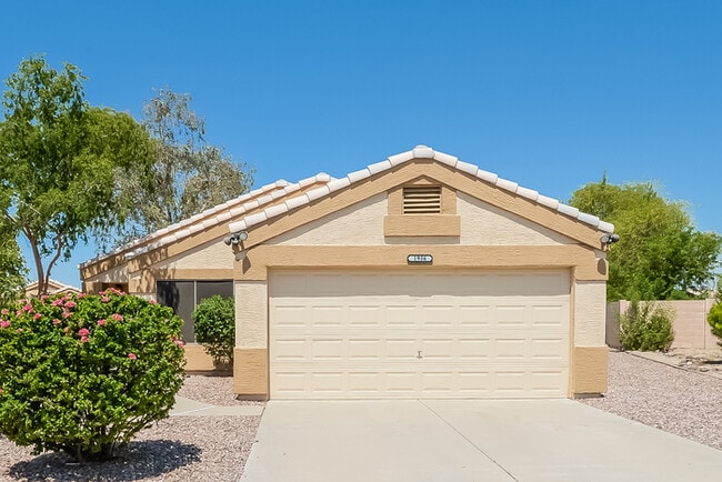 Building Photo - 1906 S Valley Dr